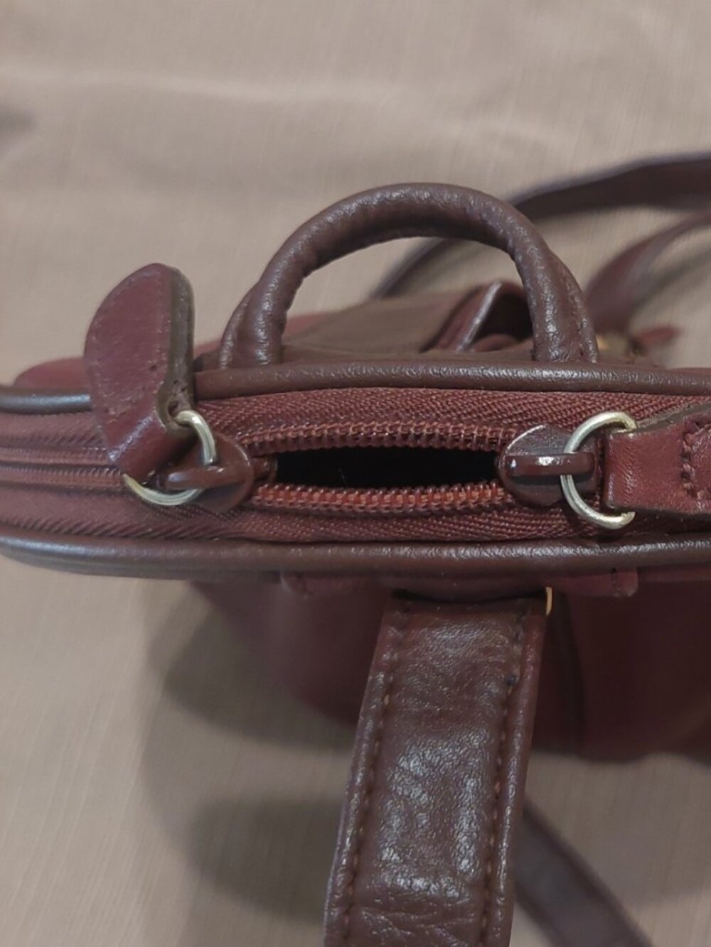 Vintage Aurielle Leather Sling Bag – Excellent Condition - Picture 5 of 6